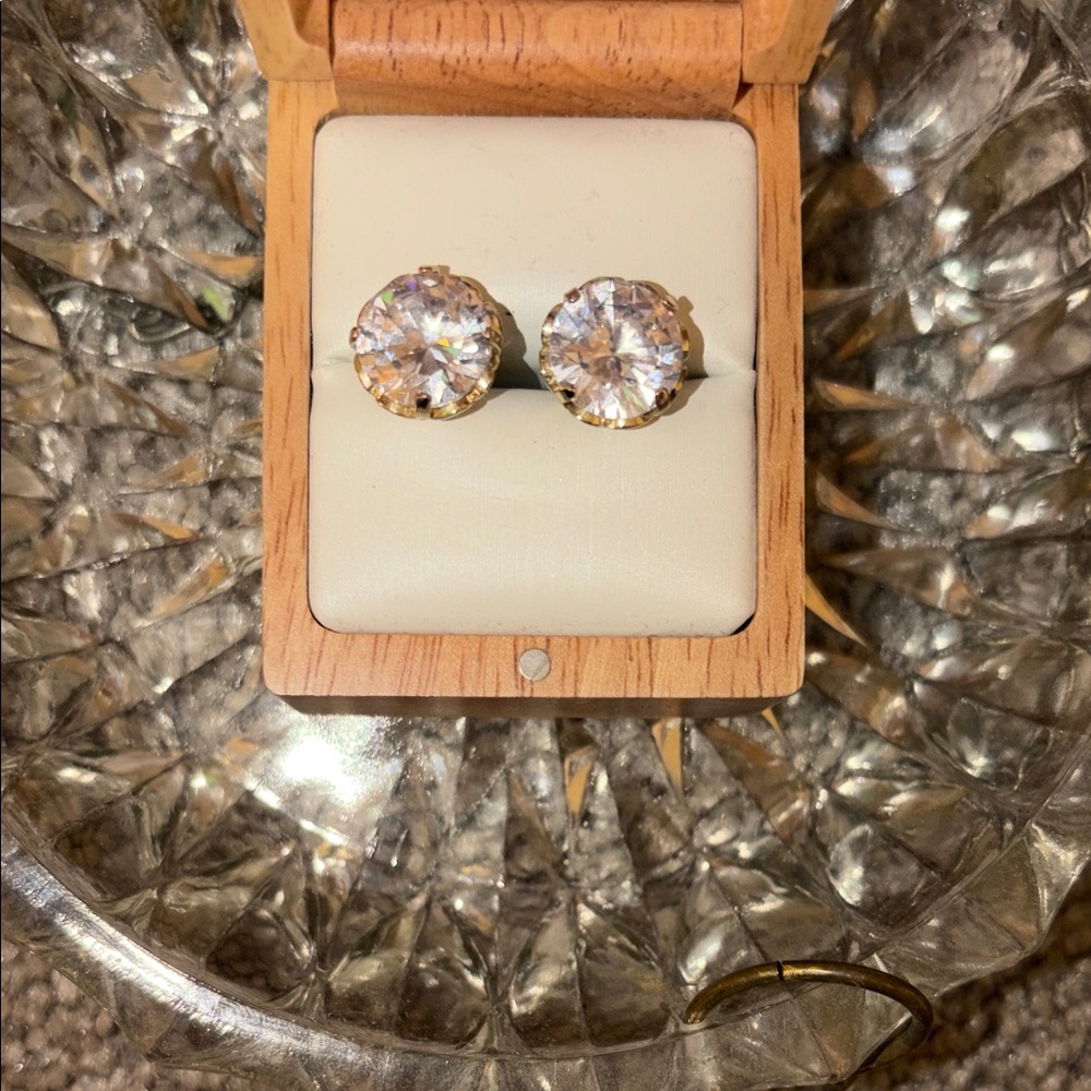 Elegant Gold Stud Earrings